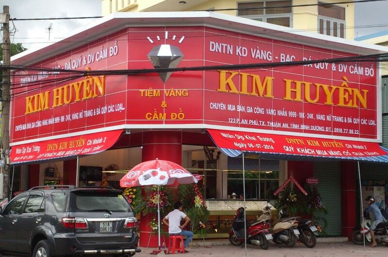 Về kích thước của bảng hiệu quảng cáo tiệm vàng